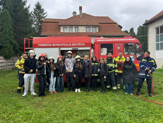 Voluntarii SVSU Bistrita  la un exercitiu de evacuare | imaginea 1
