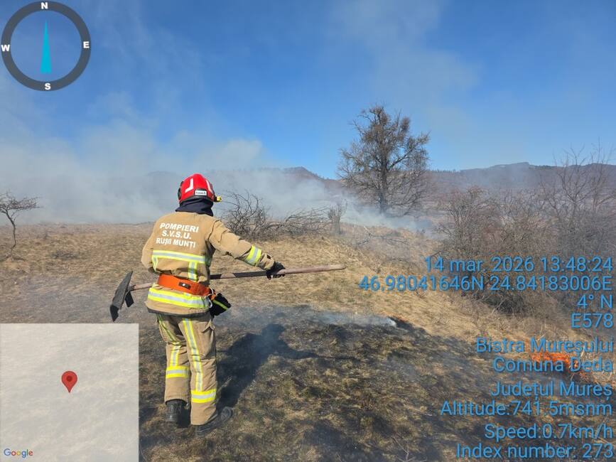 Pompierii si voluntarii  impreuna impotriva flacarilor | imaginea 1