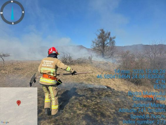 Pompierii si voluntarii  impreuna impotriva flacarilor | imaginea 1