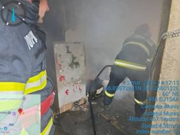 Pompierii voluntari si militari  actiune pentru stingerea unui incendiu | imaginea 1