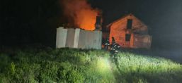 Interventie SVSU Vinga  Incendiu la un canton | imaginea 1