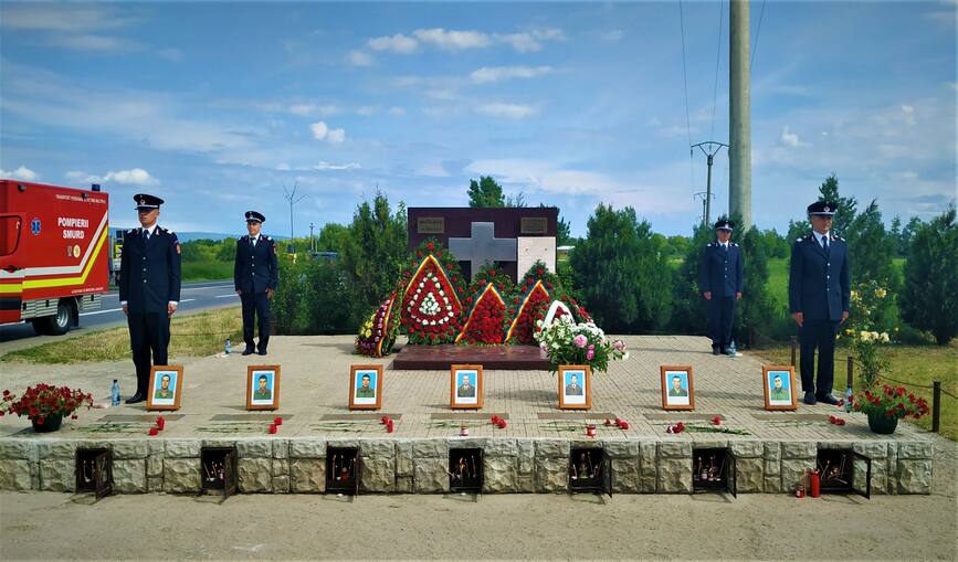 In memoriam cei sapte eroi pompieri de la Mihailesti | imaginea 1