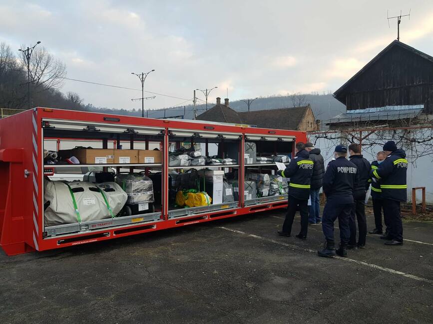 Receptia unui container pentru suport logistic la ISU Caras Severin | imaginea 1