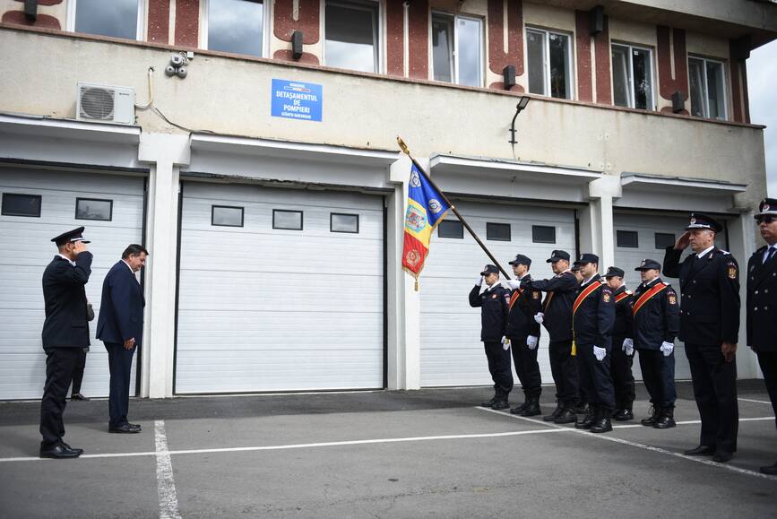 Ziua Pompierilor din Romania  marcata printr o ceremonie militara | imaginea 1