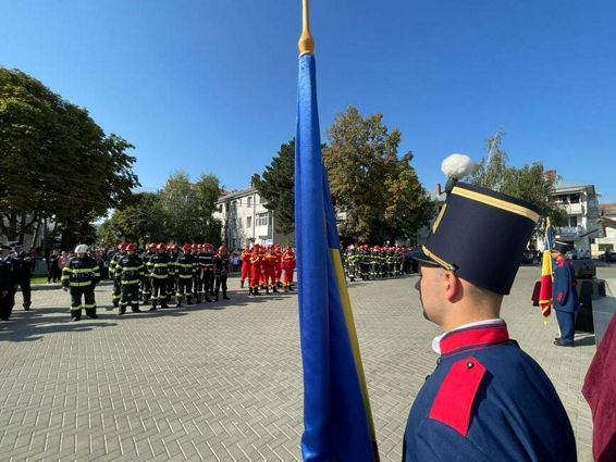 Ceremonial militar cu ocazia Zilei Pompierilor  la ISU Botosani | imaginea 1