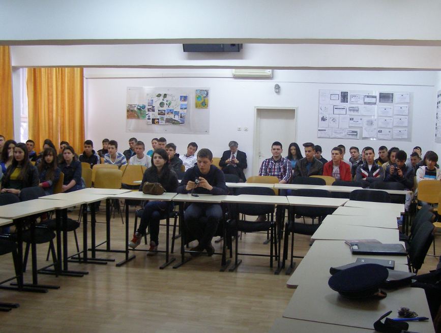 Pompierii in misiune educativa la unitatile de invatamant | imaginea 1