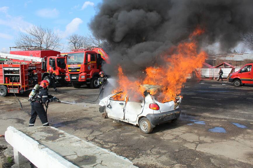 28 februarie   zi de sarbatoare pentru pompierii vranceni | imaginea 1