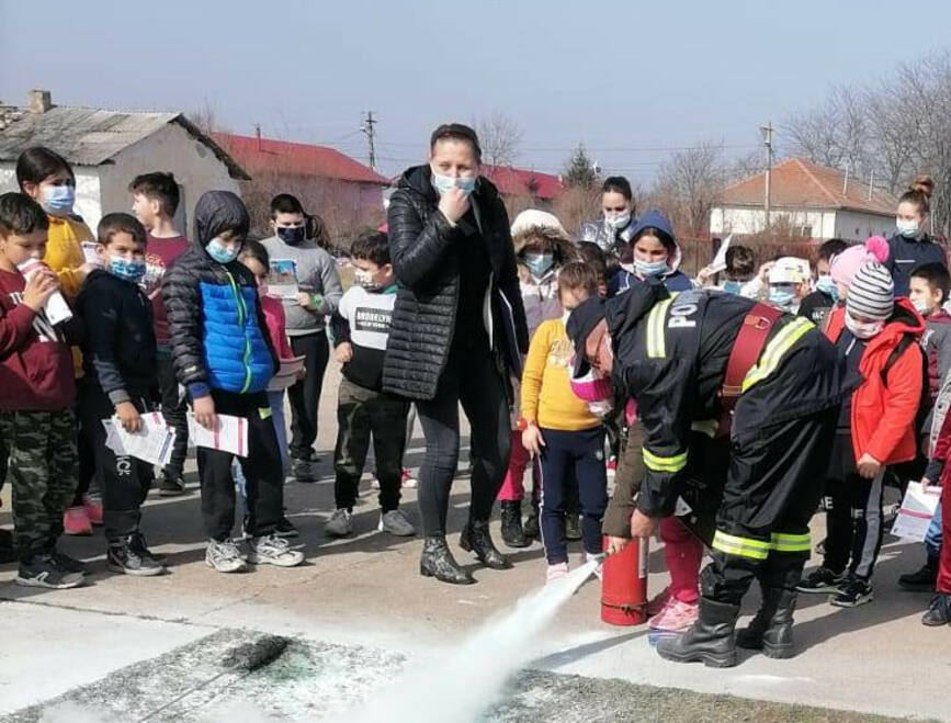 Serie de activitati  pentru sarbatorirea Zilei Protectiei Civile | imaginea 1